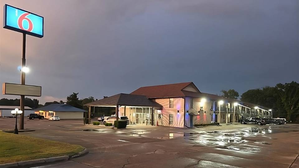 Motel 6